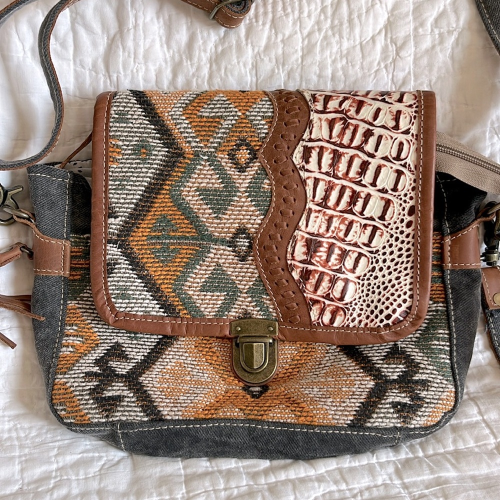 Myra Bag SENECA FALLS Messenger Crossbody Faux Alligator Aztec Tribal Leather